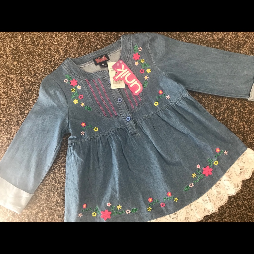 Beautiful girls Unik Top size 6 💫